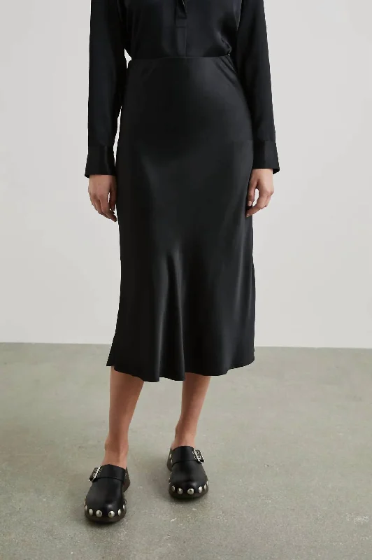 Women's Outfit For The Office Berlin Skirt In Black